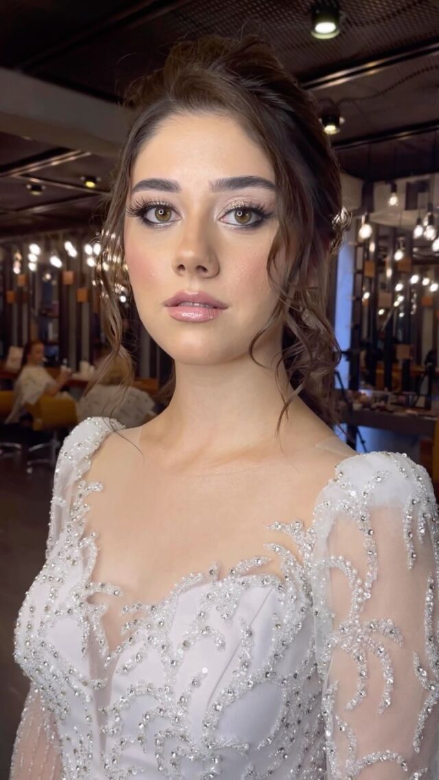 Mutluluklar✨✨✨

Nişan saç makyaj✨✨

@makeupecesari